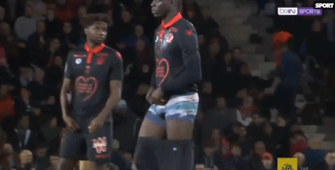 王伟：亚泰中期想引进更好的球员，但这些球员不愿冒巨大风险