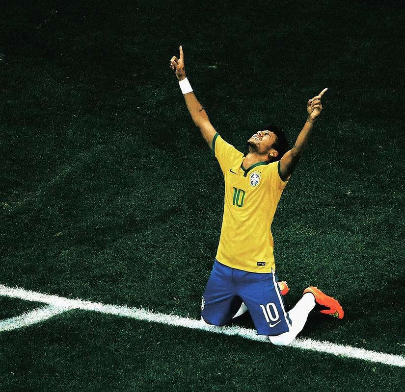 新疆一家进出口贸易公司向阿图什市捐赠足球场，价值1亿元（新疆一进出口企业向阿图什市捐建足球场，项目价值1亿元）